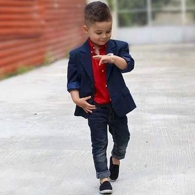 ‏‏لا امثل لمن حولي شخصيه لكي ارضيهم ف انا كما انا  وان لم يقبلوني فتلك  Not my probLem