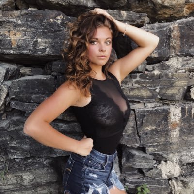 hockeygirl83199's profile picture. snapchat: hockeygirl83199