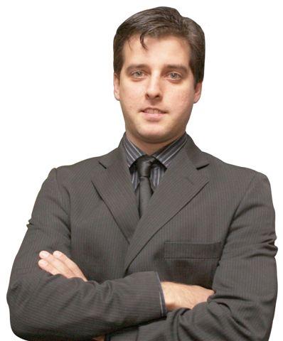 ECONOMISTA - PUC-RIO. COMERCIANTE: Postos de Combustíveis, Calçados e Franquias. PRESIDENTE do SINCOMÉRCIO TERESOPOLIS. VP da CDL. DIRETOR da FECOMÉRCIO-RIO.