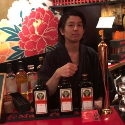 ゴールデン街。酒。hi-lite。音楽。漫画。飯。嫁。新宿。野方。酒。誰でもフォローしてくれよな！店に立ってる日等はこちら→ @bar_ukigumo