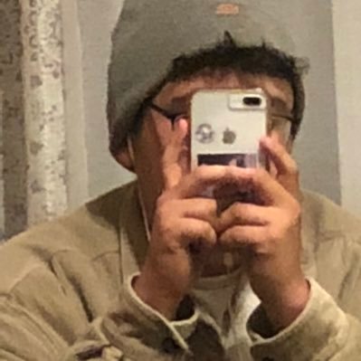 RoomlnHere's profile picture. useless