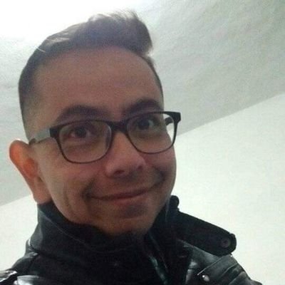 Un tipo mas corriente que comun, sarcástico en rehabilitación, conductor de Geek Time Mx y Director general de Plataforma Planeta