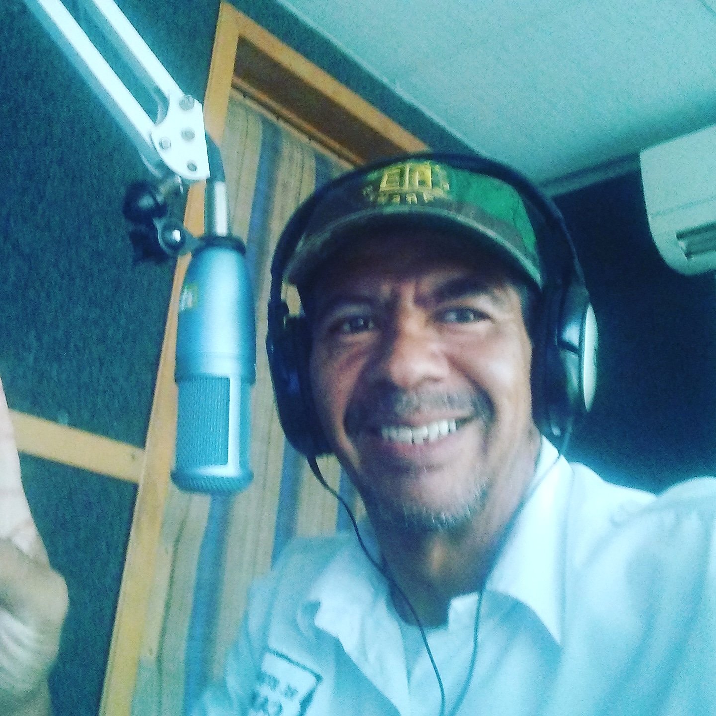 Locutor y animador de la emisora la voz de los tacatiguas 99.7 FM. Programa Soneros d la fe
 desde Valencia edo carabobo venezuela  100% cristiano
