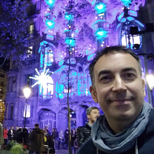 Economista. Màster en Ciència Política i de l'Administració. Funcionari Cos Superior