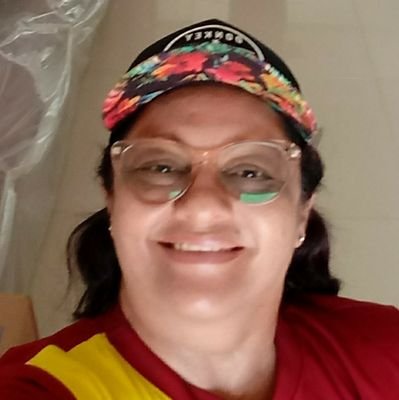 DE BEM COM A VIDA,FELIZ PELA FAMILIA QUE TENHO....SOU UMA ETERNA APAIXONADA...AMO A VIDA
