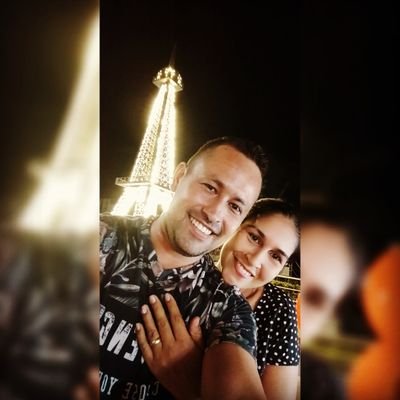 Vive lo que tu corazón sienta .el tiempo pasa y no hay vuelta atrás . DIOS y familia . pasión por el buen fubol  las películas y buen plan . y claro la comida