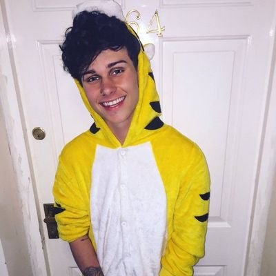 Daniell49257072's profile picture. ❤taken❤ love Zach Herron and why don't we xxxx taken by mikey on the 15 -9-18 💍💍💍