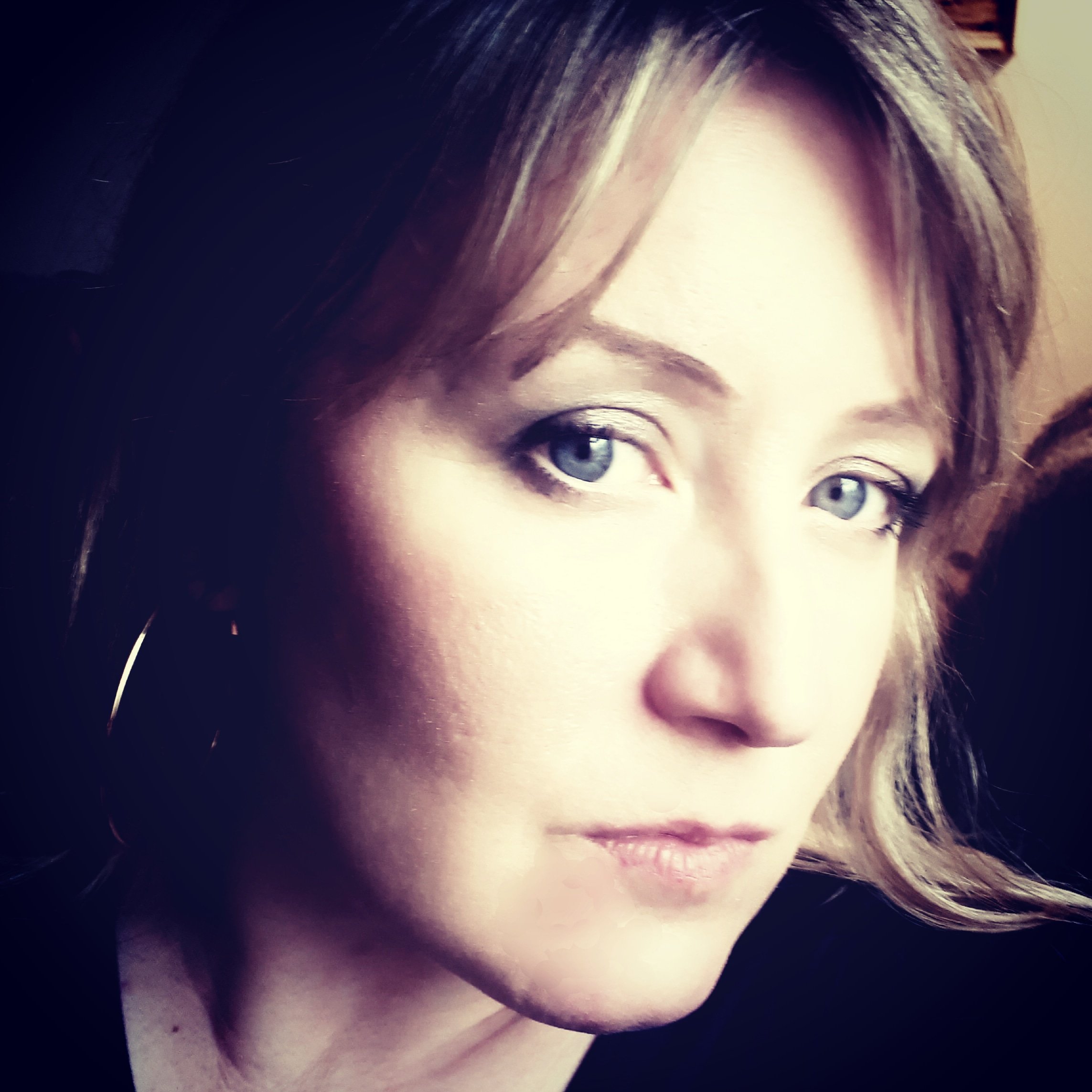 Award-winning Actor/Voiceover artist. CBC alumna. Blue Pencil Award '23 Longlistee
Home studio setup. Agent https://t.co/iTuixdinkP
https://t.co/KPiNBYzdiJ…