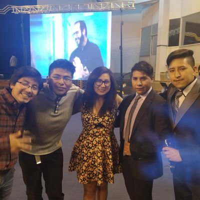 lins_v_quiroga's profile picture. reader .... :3