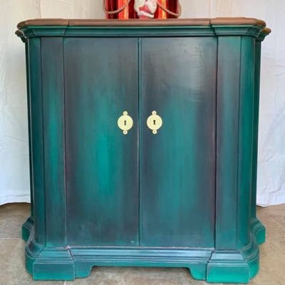 chartreusehous1's profile picture. I am mother and wife what loves to restyle and restore old and neglected furniture.