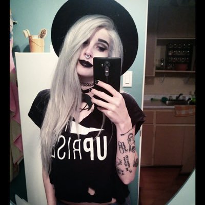 jamroys's profile picture. 22 ans • Montréal • Fan de séries et films.