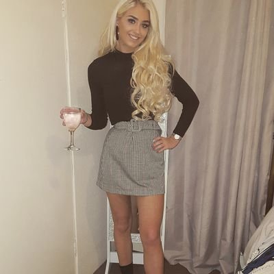 AbbieSm58104319's profile picture. 