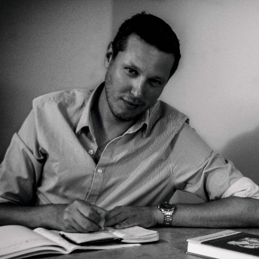 Traveller. Journalist. Writer. | Hemingway expert | Spain aficionado | Founder & CEO of @MatadorUitgever