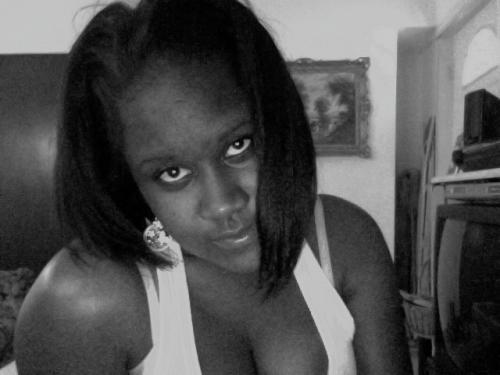 HAte unnecessary QUeStioNS.... LoVE ppl DAt makEs me laugh...... VErY DEterMineD...MUAH!!!