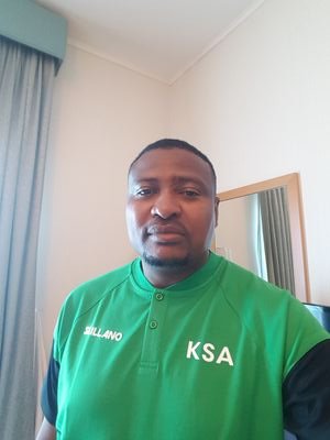 A strong games coach specializes in speeds from 100m to 400m. Work as a coach from 2001