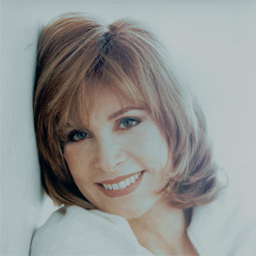 Official twitter account for actress Stefanie Powers star of HART TO HART & The Girl From UNCLE. President & founder of the William Holden Wildlife Foundation.