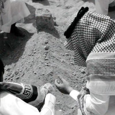 اللهم اجعل قبر والدي نوراً على نور وبشّره بجناتٍ تبدل وحشته سرور.