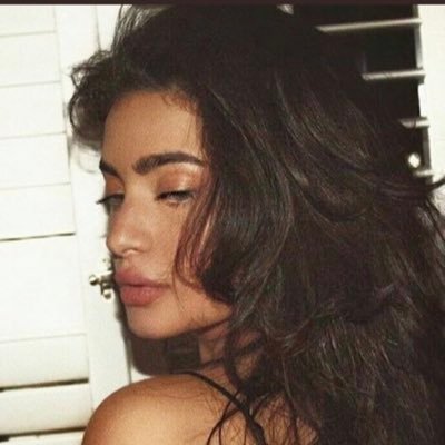 Rooz051's profile picture. خلها تآخذك بالعافيه مسكينه ماحبّت وفيّ.