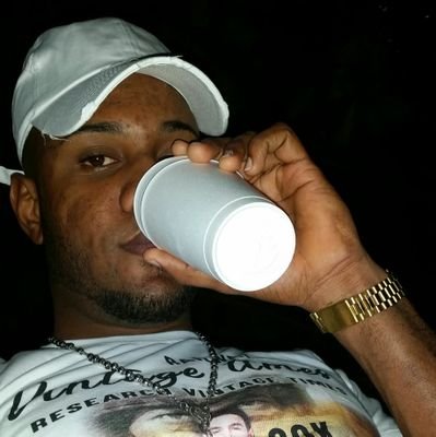 ElAlquitetoRd's profile picture. Esta #Fecha--► 05/03/2014 No La #Olvidares Me Trae Un Recuerdo #Grande.
// Por Que Aun Que Tu Me Vea Flaco El #Guevo Lo Tengo Roca  //