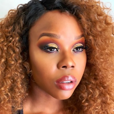 Self proclaimed makeup artist and makeup fanatic ❤️