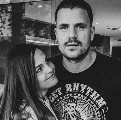 _DaniMbulista_'s profile picture. Por tu calor y por tanta magia me quedo contigo, y por tu calor y por tu carisma te llevo conmigo @_danielmartin_ 💙
Los locos no queremos paz