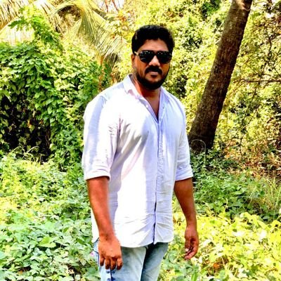 ---- കഴുമരങ്ങളെ ചുംബിക്കും കൽതുറുങ്കുകളെ പൂവനമാക്കും , കത്തും നദികളെ നെഞ്ചിലേറ്റും സ്മൃതികൾക്ക് തീക്ഷ്ണദീപ്തമാകും കാൽവെള്ളയി.... ഞാൻ കമ്മ്യൂണിസ്റ്