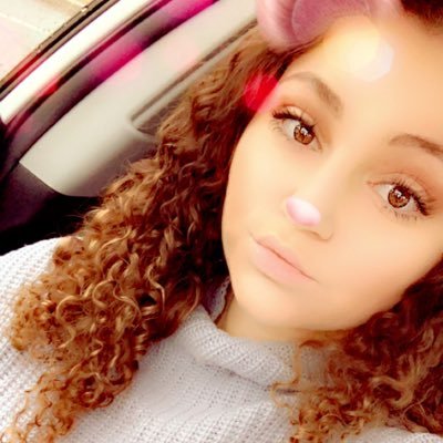 alysonhalle's profile picture. 