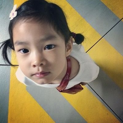 middle_four's profile picture. Which way is UP?