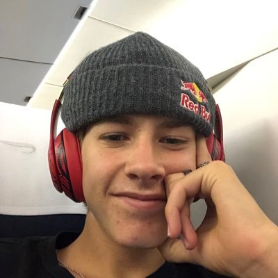 Jaggereaton7's profile picture. My life is a full on double rainbow all the way across the sky.