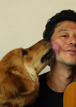 喫茶店主ですが、シンガーソングライターでもあります。CD「Stories」（ゲットヒップレコード2011年）「いつものように」（VIVID SOUND1990年）発売中
2019年フジロックフェスティバルDon's Cafeに２夜、横浜のスーマーさんと出演しちゃいました！