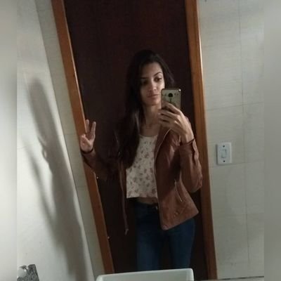 LariPontoComvc's profile picture. Tentei colar mais não achei nada bacana