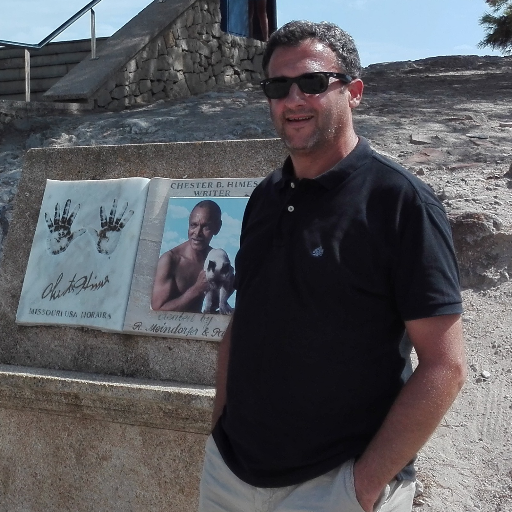 Guionista.
En la foto con Chester Himes en Moraira.