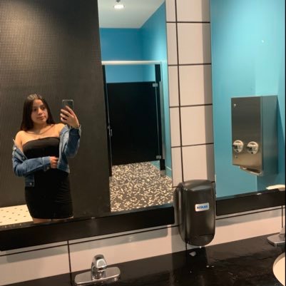 m_madeliine's profile picture. 