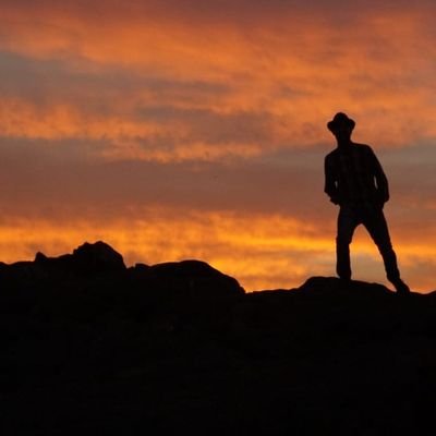 Politólogo en proceso. Músico no profesional (todavía). Sabalero y campeón. Allendista. Socialista.