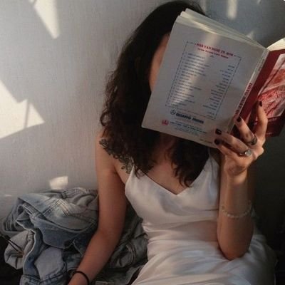 » Siempre nos quedará una luna muda y el tibio escalofrío de los versos de Neruda « #powerful 📖🥀 | 21