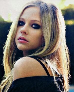 http://t.co/Mb7sHJF9wE is the biggest Avril Lavigne website in Turkey.