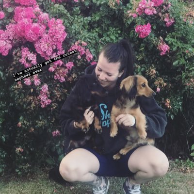M.B 💖 Identical Twin 👯‍♀️ Sausage Mama 🐶 Veg Head 🌿