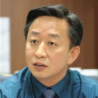 충북 청주 출생/ 청주신흥고 / 충북대(철학) / 천주교(대철베드로) / 군대(군악:클라리넷) / 바둑/알바이오 경영관리본부장(상무)