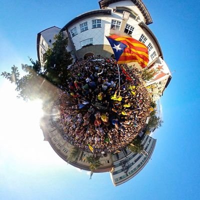 QuimRBosch's profile picture. Catalanista, barcelonista, i fart de veure com una minoria se'n riu de la majoria