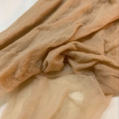 LovePansto's profile picture. 嚴重絲襪中毒。