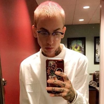 dexdrwsesbear's profile picture. smoke and drive