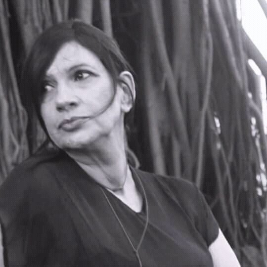 Jornalista, poeta, cronista. Gosta de mar, céu, livros, viagens e gatos, nem sempre nesta ordem...