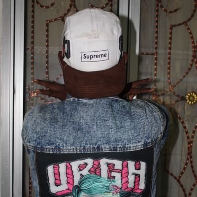 Droks10's profile picture. Cinta, adalah menemukan seseorang yg membuatmu ingin menjadi lebih baik dari dirimu