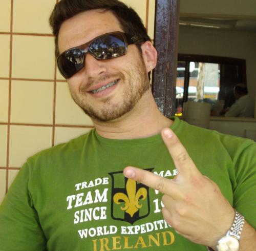 Tenho 29 anos, sou do signo de Aquário. Sou acadêmico de Pedagogia na Universidade Católica de Pelotas. Além de trabalhar gosto de sair e praticar esportes.