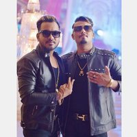 Vicky & Hardik (@vickyhardik) Twitter profile photo