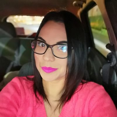 Intensa por naturaleza y serena por convicción. No todo lo que escribo aquí es cierto. Viaja ligero...✌️