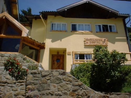 Bariloche Hostel, tu puerta de entrada a la patagonia. your doorway to patagonia.