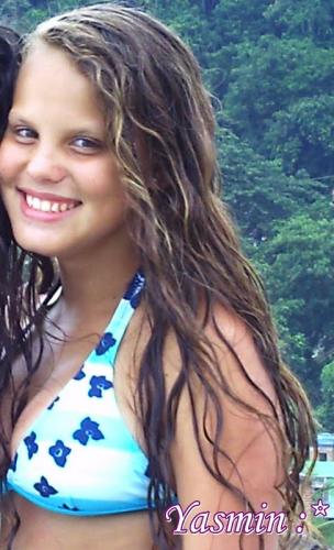 Uma adolescente de 15 anos, adooooro jonas brothers, justin bieber e muitos outros..amo conversar com minhas amigas etc.. bai, gnt