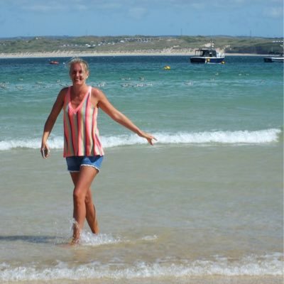 Sandra_Watson78's profile picture. Devoted mother of 3 & Zazzle addict @SmokeyOaky Favourite quote - Have Courage and Be Kind 💛   Follow and Retweet back ⭐️
