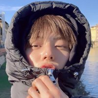 just a feeling (@19950809____) 's Twitter Profile